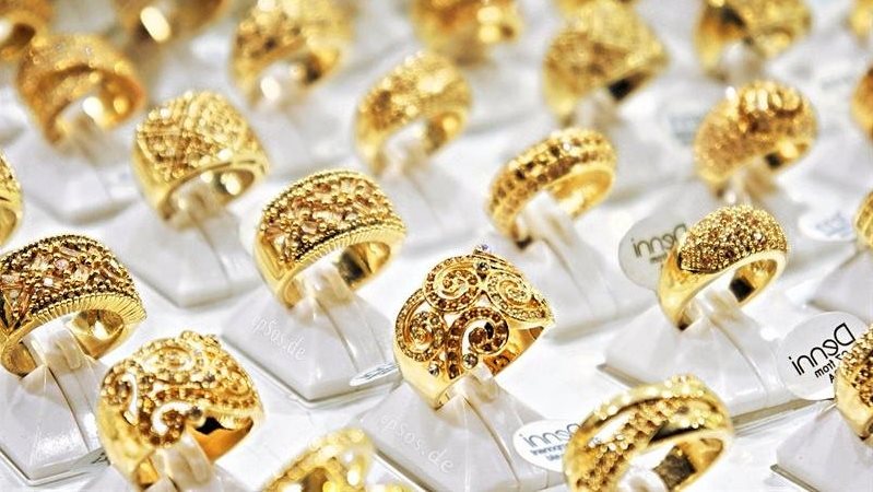 1200 جنيه| قفزة مفاجئة في سعر الجنيه الذهب وعيار 21 يخالف التوقعات