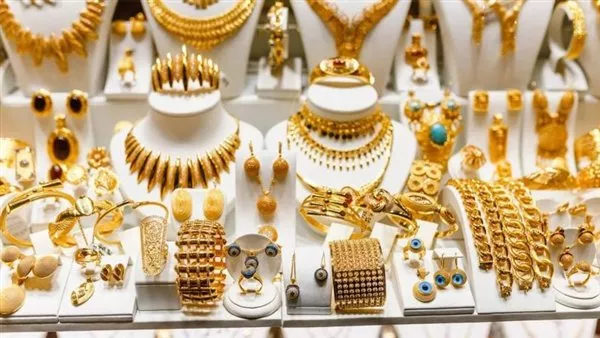 تراجع أسعار الذهب دون 4 آلاف دولار لأول مرة منذ نوفمبر 2025