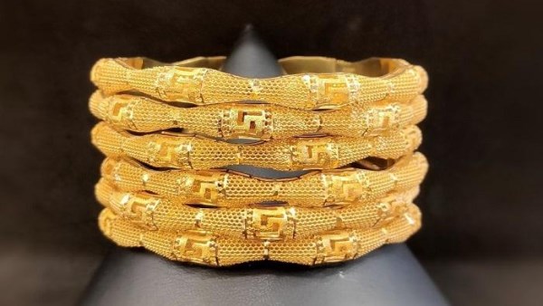 نزل تاني.. الذهب يفقد 15 جنيه جديدة في تعاملات اليوم