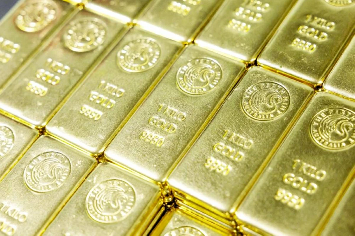 الذهب يختتم الأسبوع متراجعاً 1.4%