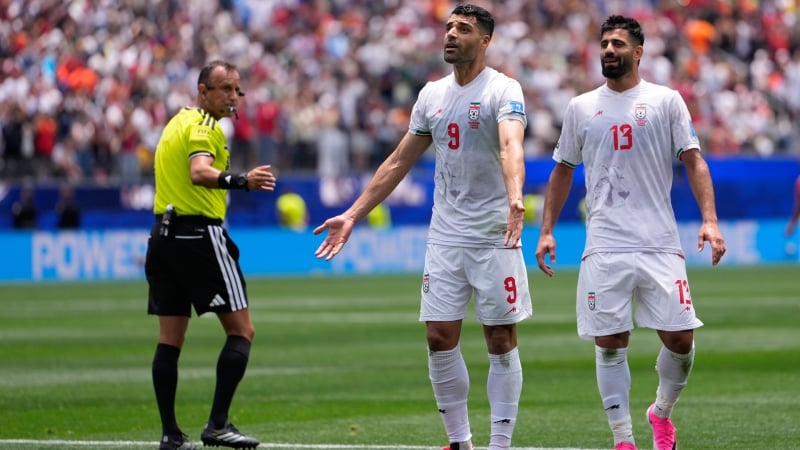 اتهم عضوان من المنتخب الإيراني الولايات المتحدة بـ”المضايقة” في كأس العالم 2026.