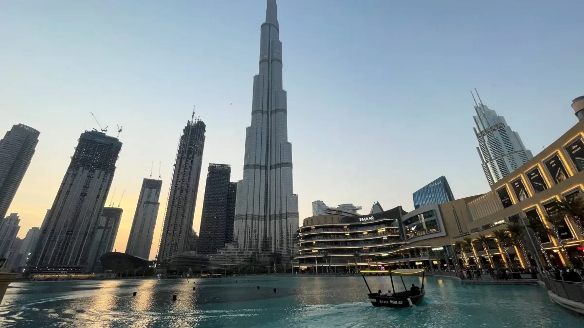 استنفار في دبي بعد اندلاع حريق في ابراج الامارات المالية