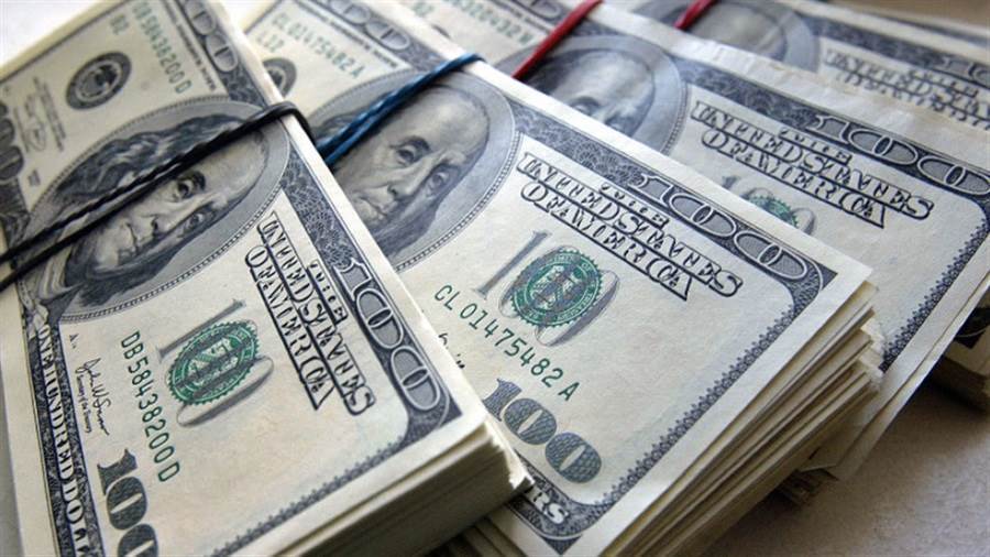الدولار يواصل التراجع خلال تعاملات اليوم ويفقد 8 قروش مسجلا 49.69 جنيه للبيع بالبنك الأهلي المصري