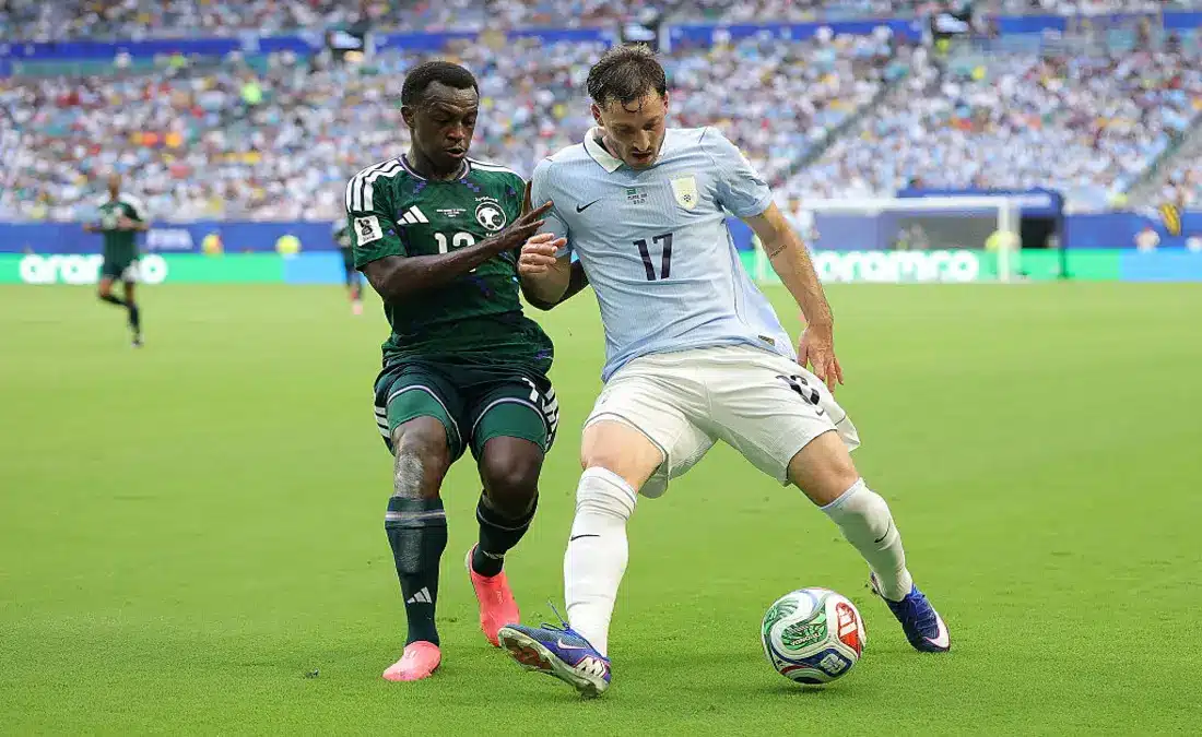 “الطقس كان السبب”.. مدافع السعودية يكشف سر التراجع ضد أوروجواي في كأس العالم