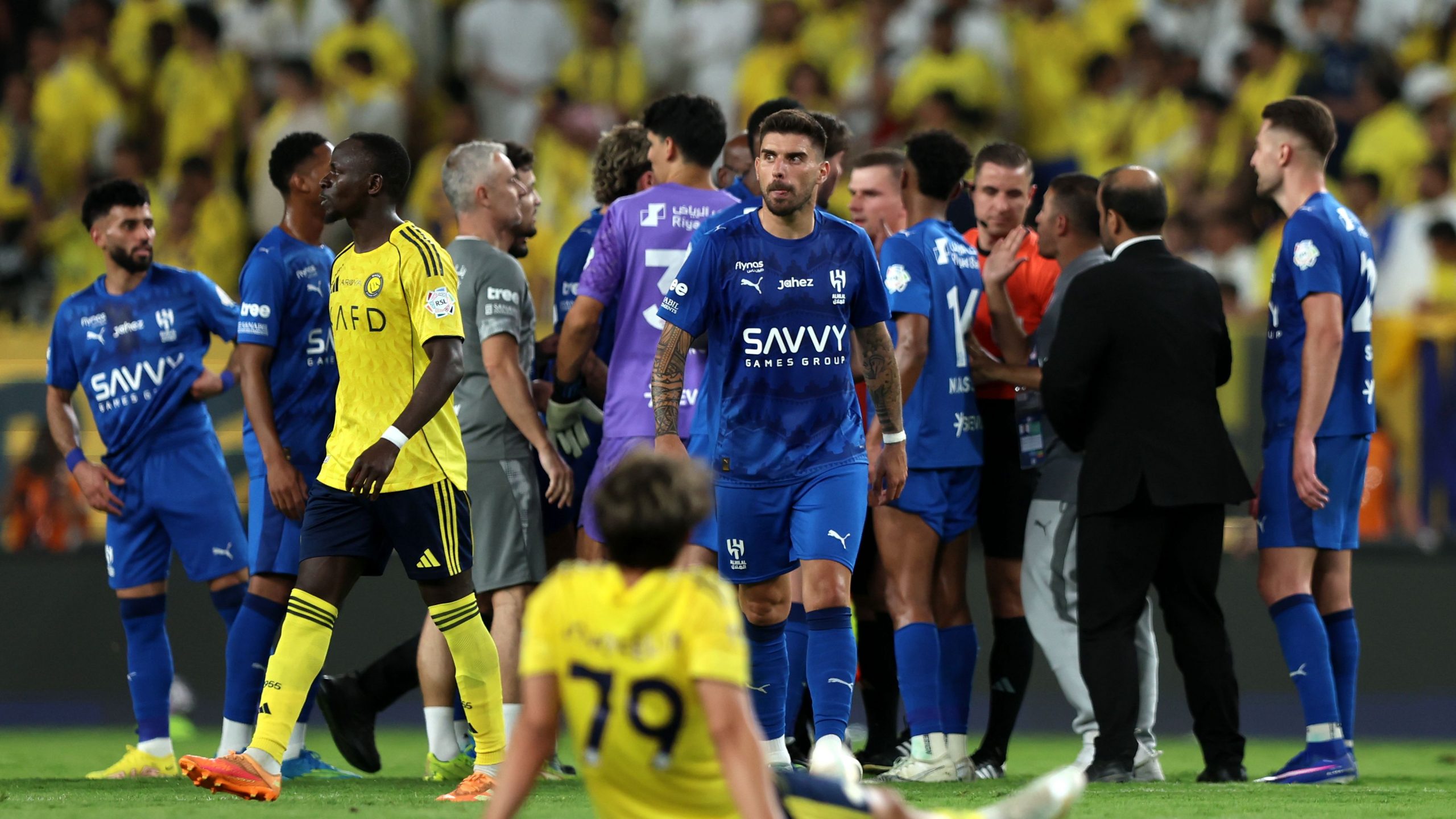 اللقب لا يكفي النصر.. الهلال يقتنص نصيب الأسد من أموال الدوري السعودي
