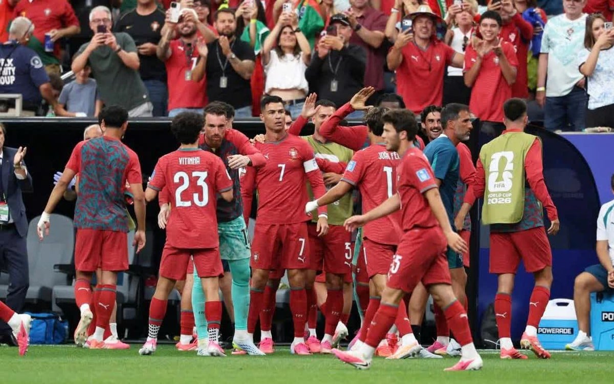 بث مباشر لكأس العالم 2026، 28 يونيو: رونالدو وميسي يدخلان الملعب معاً.
