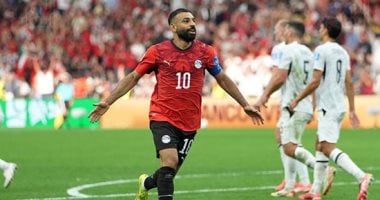 رقصة النصر.. محمد صلاح يحتفل بالفوز على نيوزيلندا في غرف الملابس.. فيديو