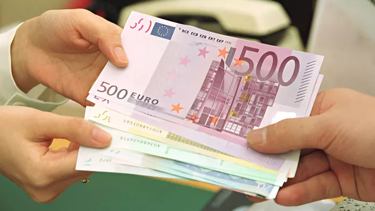 سعر اليورو يتراجع مقابل الجنيه في 5 بنوك خلال أسبوع 26-2-2026