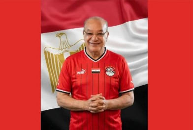«صباح النصر يا مصر» صلاح عبد الله يحتفل بعد صعود المنتخب بالمونديال