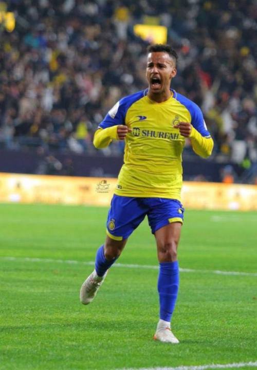 عبد الرحمن غريب يوافق على تجديد عقده مع النصر
