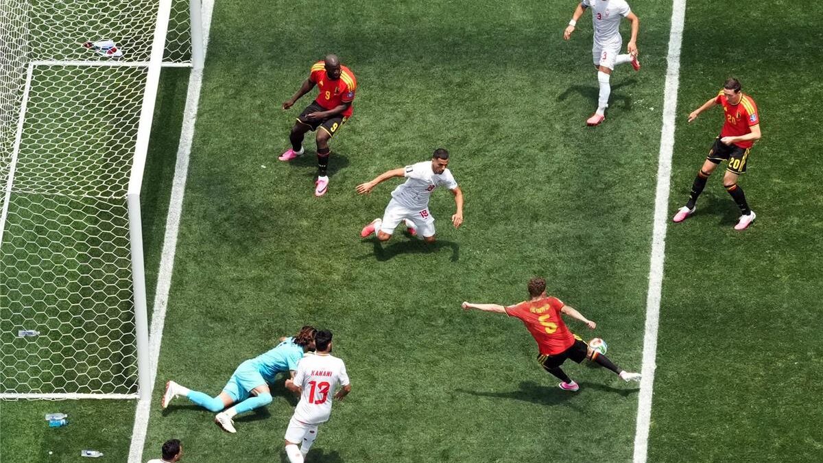 فيديو | هدف ملغي وطرد.. إيران تتعادل سلبيًا أمام بلجيكا وتتصدر مجموعة مصر بكأس العالم