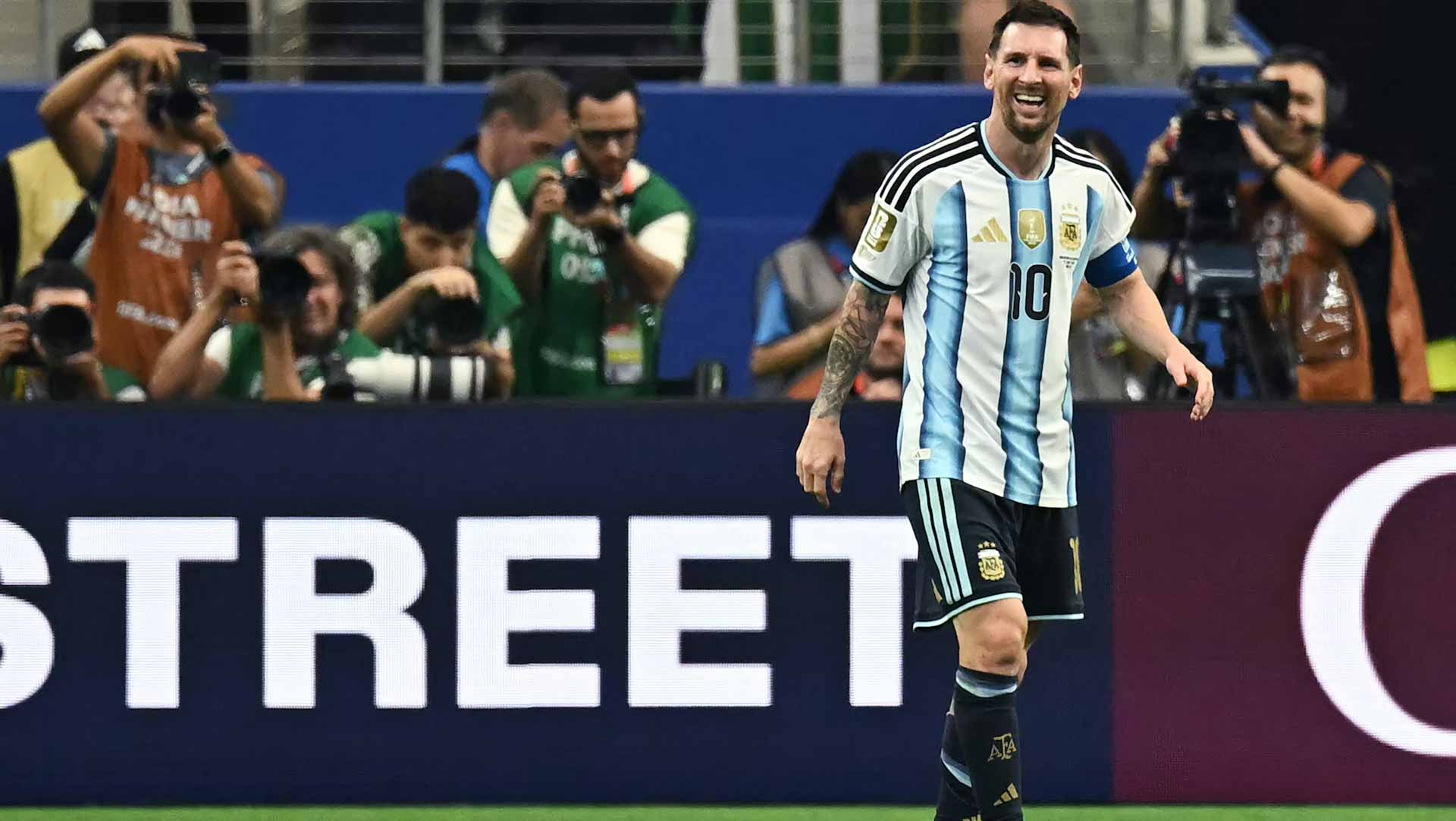 ميسي يحطم الرقم القياسي لأكثر اللاعبين تسجيلاً بتاريخ كأس العالم