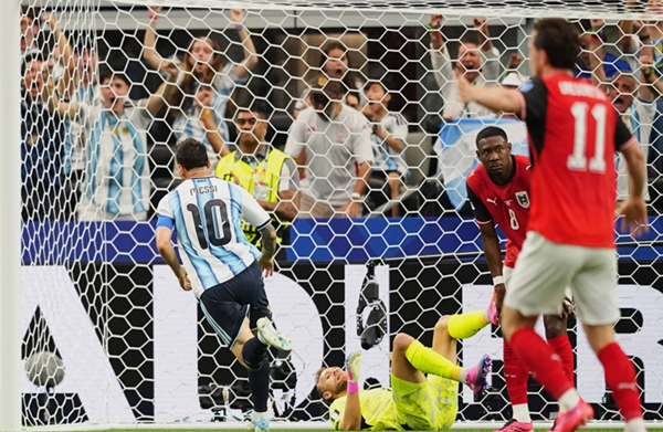 ميسي يصبح الهداف التاريخي لبطولات كأس العالم