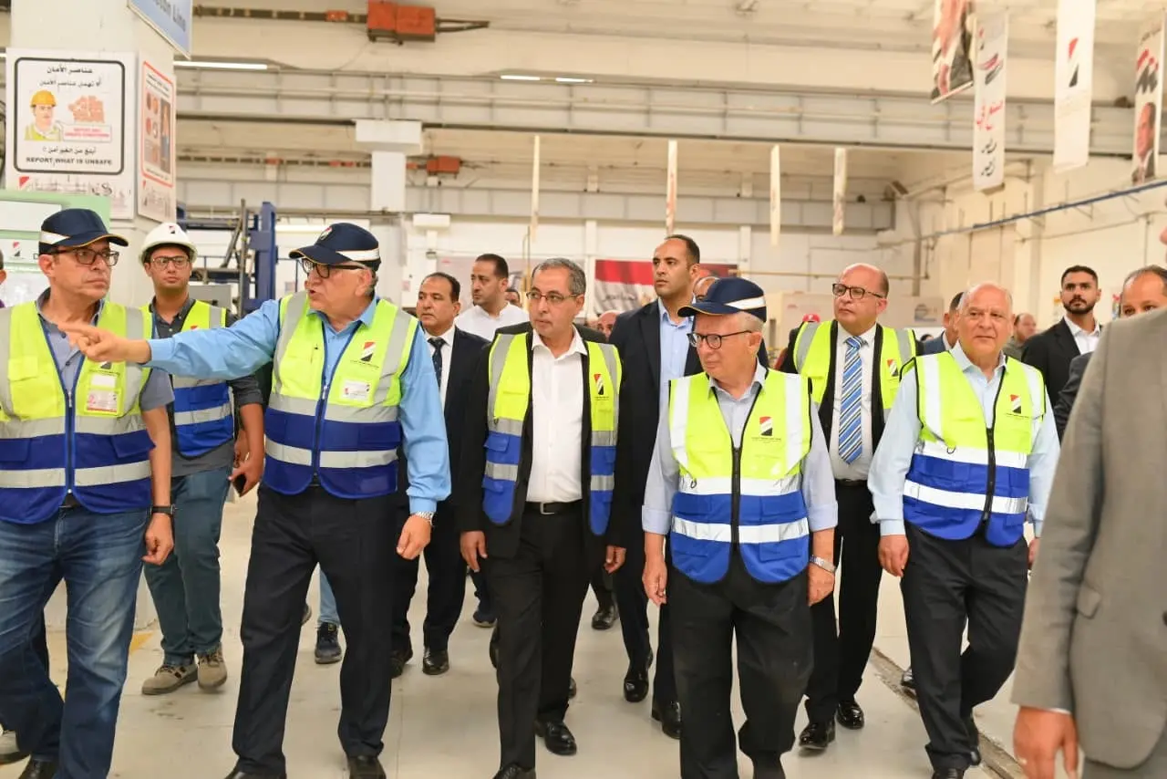 نائب رئيس الوزراء يزور مصانع النصر للسيارات ويشدد على أهمية توطين الصناعة لدعم الاقتصاد الوطني
