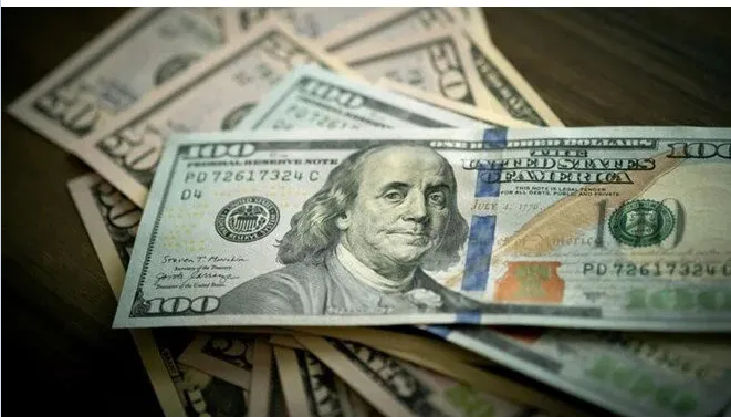 الدولار يرتفع 0.2% وسط ترقب اجتماعات البنك الفيدرالي والمركزي الأوروبي