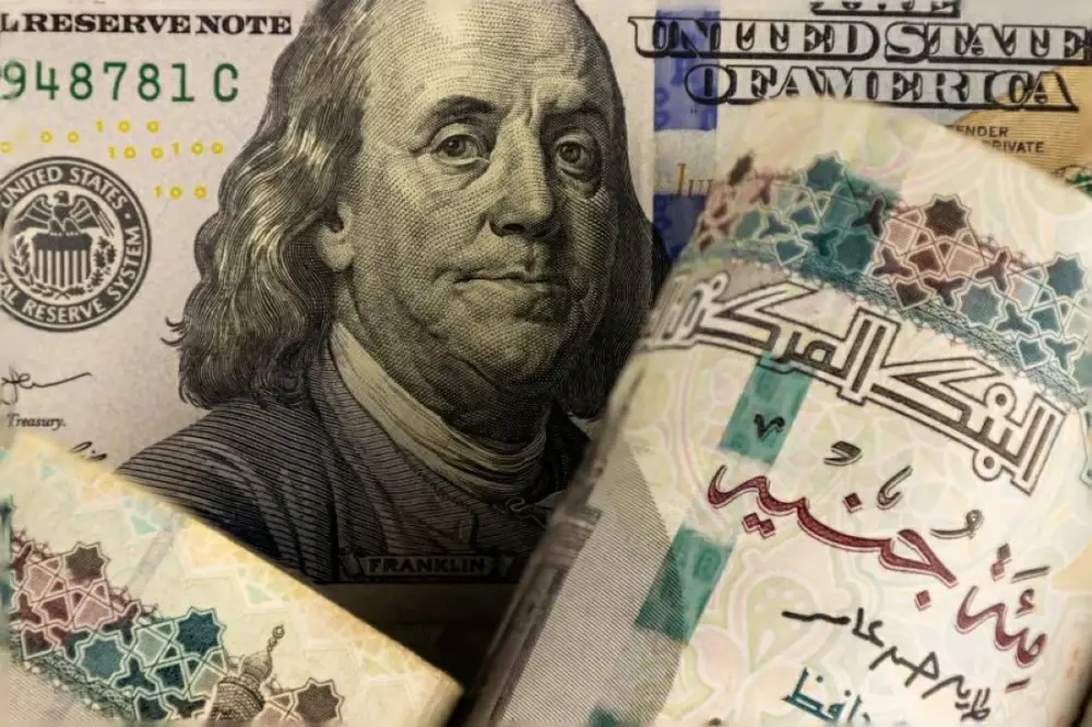 ضغوط أسعار النفط تطارد الجنيه المصري ومن يدفع فاتورة الأزمة