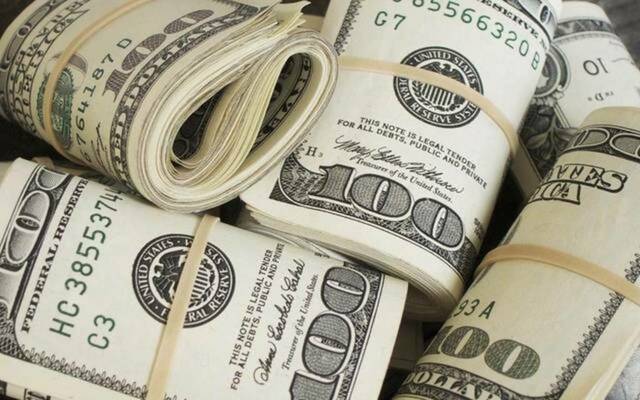 أسعار الدولار مقابل الجنيه المصري في 11 بنكاً مع بدء تعاملات الثلاثاء