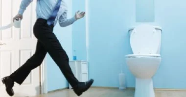 «اكتشف أسباب الألم أثناء التبول ومتى يجب استشارة الطبيب» 8 أسباب تسبب ألم أثناء التبول ومتى تحتاج إلى الطبيب