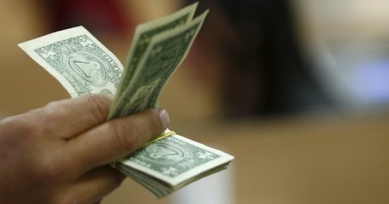 «تحديث لحظي لسعر الدولار» 56.07 جنيه في بنك قناة السويس خلال تعاملات اليوم