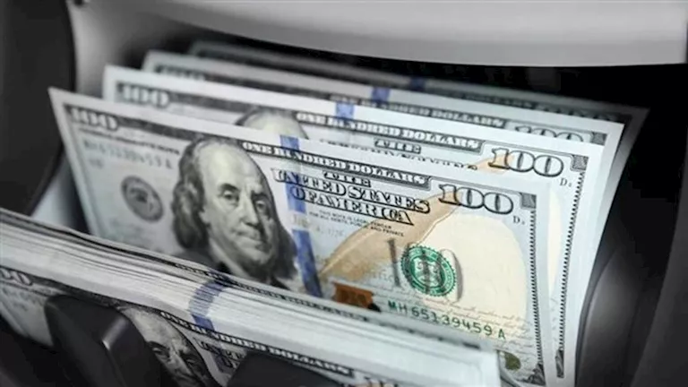 «اختراق جديد للعملة الأمريكية» سعر الدولار يتجاوز 56 جنيها لأول مرة خلال تداولات 26 أكتوبر 2026