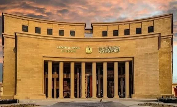 تجاوز الدولار 56 جنيها وتأثيره على قرارات سعر الفائدة في اجتماع البنك المركزي المقبل