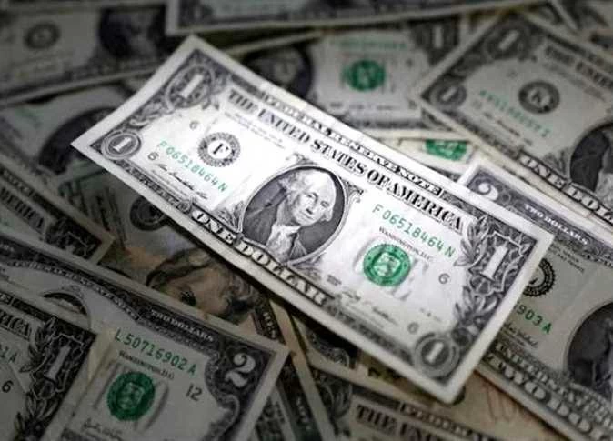خبير مصرفي يشرح تأثير تجاوز الجنيه 56 جنيهًا على الاقتصاد وأسباب ارتفاع الأسعار