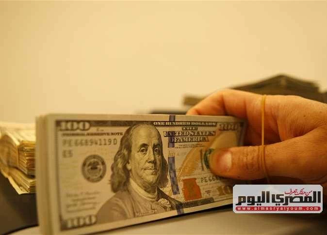 خبير اقتصادي يتوقع مسار سعر الدولار أمام الجنيه خلال الشهرين المقبلين