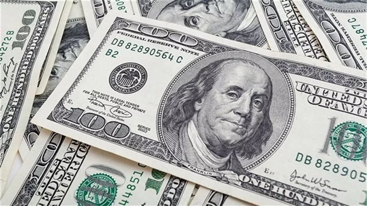 «تدهور الجنيه مستمر» الدولار يتخطى حاجز 55.90 جنيها في مصر «موجة جديدة من الضغوط على العملة المحلية»