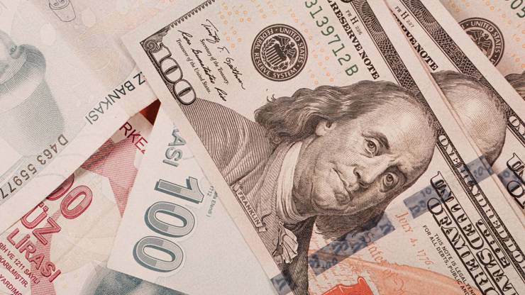 الدولار يسجل مستوى قياسياً غير مسبوق أمام الليرة
قفزة تاريخية في سعر الدولار مقابل الليرة
الليرة تهوي لمستويات قياسية جديدة أمام الدولار