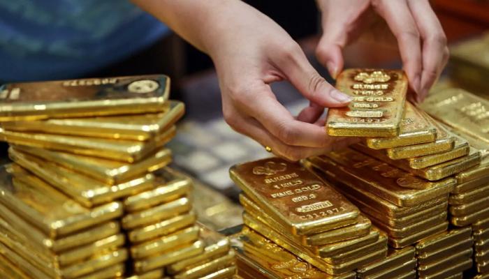 سعر الذهب يتراجع تحت ضغط الدولار قبيل إعلان قرار الفائدة