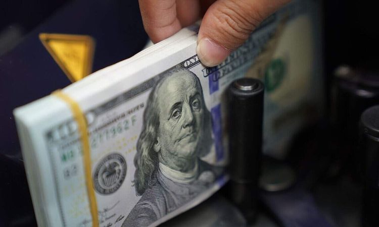 ارتفاع الجنيه 12 قرشا أمام الدولار في البنوك بعد تراجعه أمس