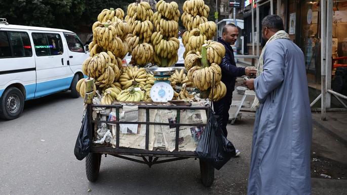 قفزة مفاجئة في سعر الدولار وتأثيراتها المحتملة على المصريين
