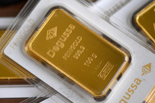 «سوق الذهب يلمع وسط تراجع أسعار النفط وترقب قرارات الفيدرالي» ارتفاع ملحوظ في أسعار الذهب مع استمرار تأثيرات النفط وتوقعات السياسات النقدية
