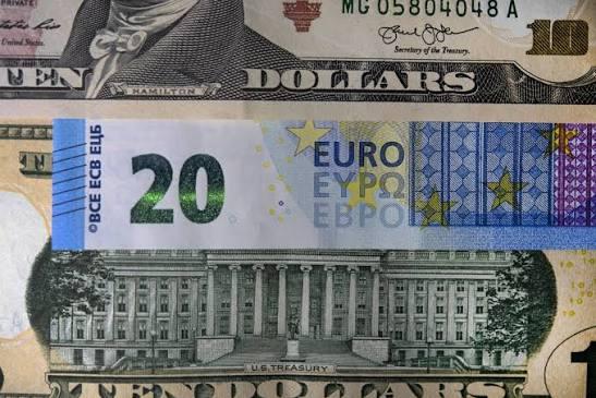 تراجع اليورو أمام الدولار وسط ترقب قرارات البنوك المركزية وتصاعد أسعار النفط