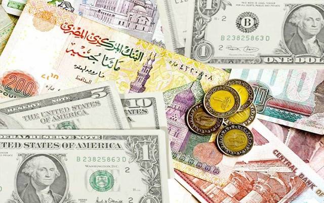 انخفاض طفيف في سعر الدولار خلال تعاملات اليوم بعدة بنوك